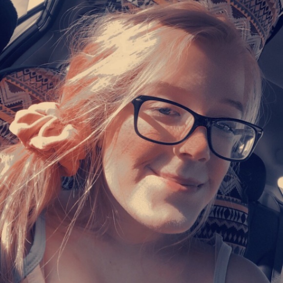 Meet your Posher, Laine - Picture 1 of 1